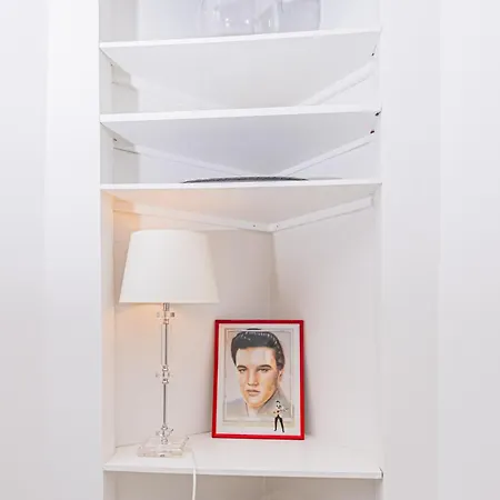 Apartment Fall For With Elvis Vibes Free Wifi